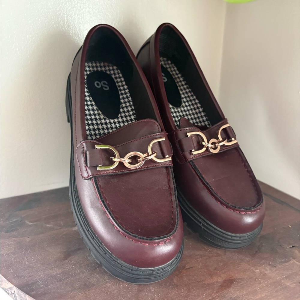 Burgundy Loafers with Gold Chain Detail | by SO | size 6 | Dark Academia - Picture 3 of 6